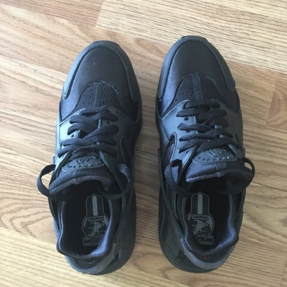 Nike Huaraches - Picture 3 of 6